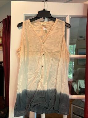 Stark Sleeveless Ombre Button-Front Tunic in Cream and Gray